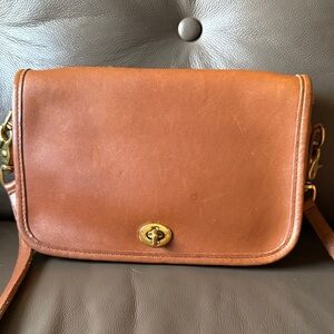 Vintage Coach British Tan Pocket Purse 9755